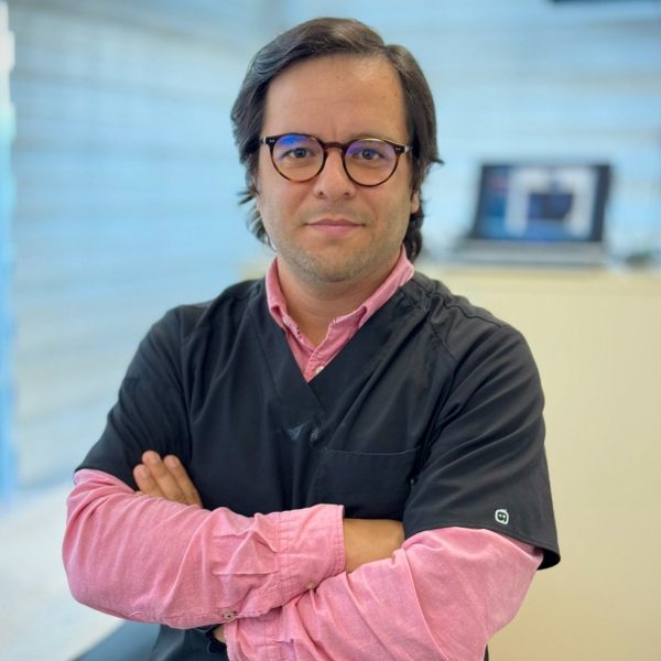 Destacado académico de la UACh imparte clases en…